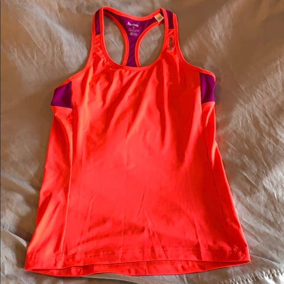 Reebok Tops - Reebok Razorback tank top with built in bra